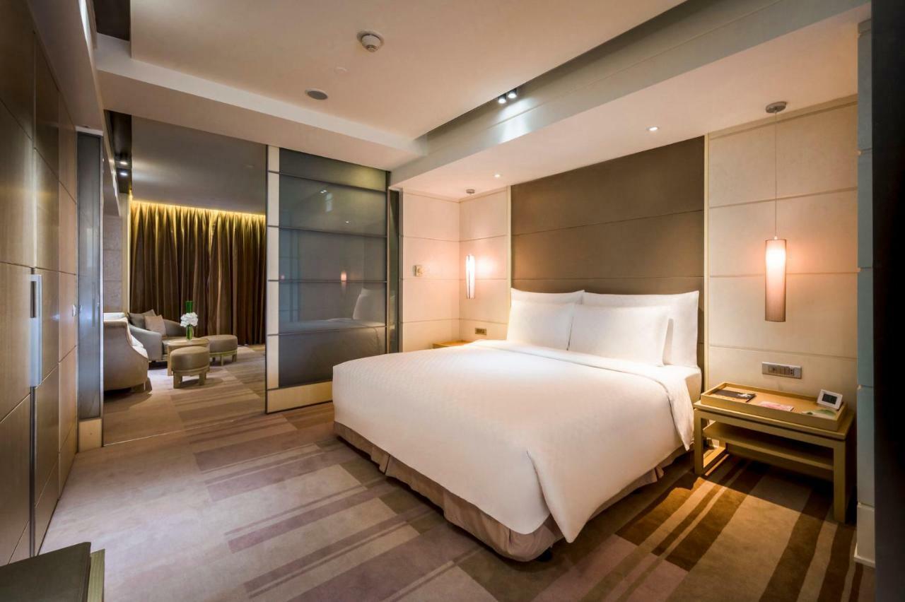 Khách sạn Nikko Saigon 5*